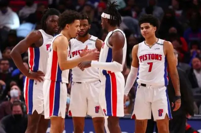 英媒：伊万-托尼不太可能1月回英超，也不太可能踢世界杯（英媒：伊万-托尼1月难回英超，世界杯参赛希望渺茫）