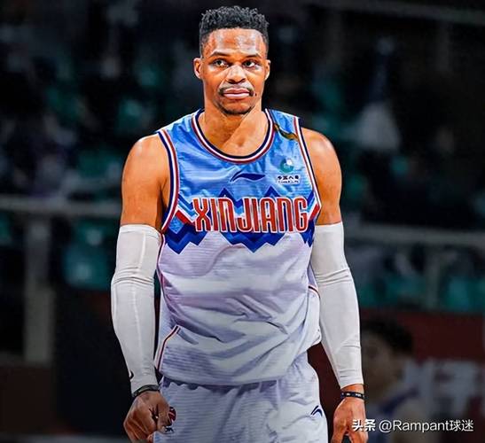 一日意甲动向：国米大胜科莫晋级榜首，米兰中锋实在是太令人发愁（意甲今日速递：国米横扫科莫登顶榜首，米兰中锋难题令人头疼）