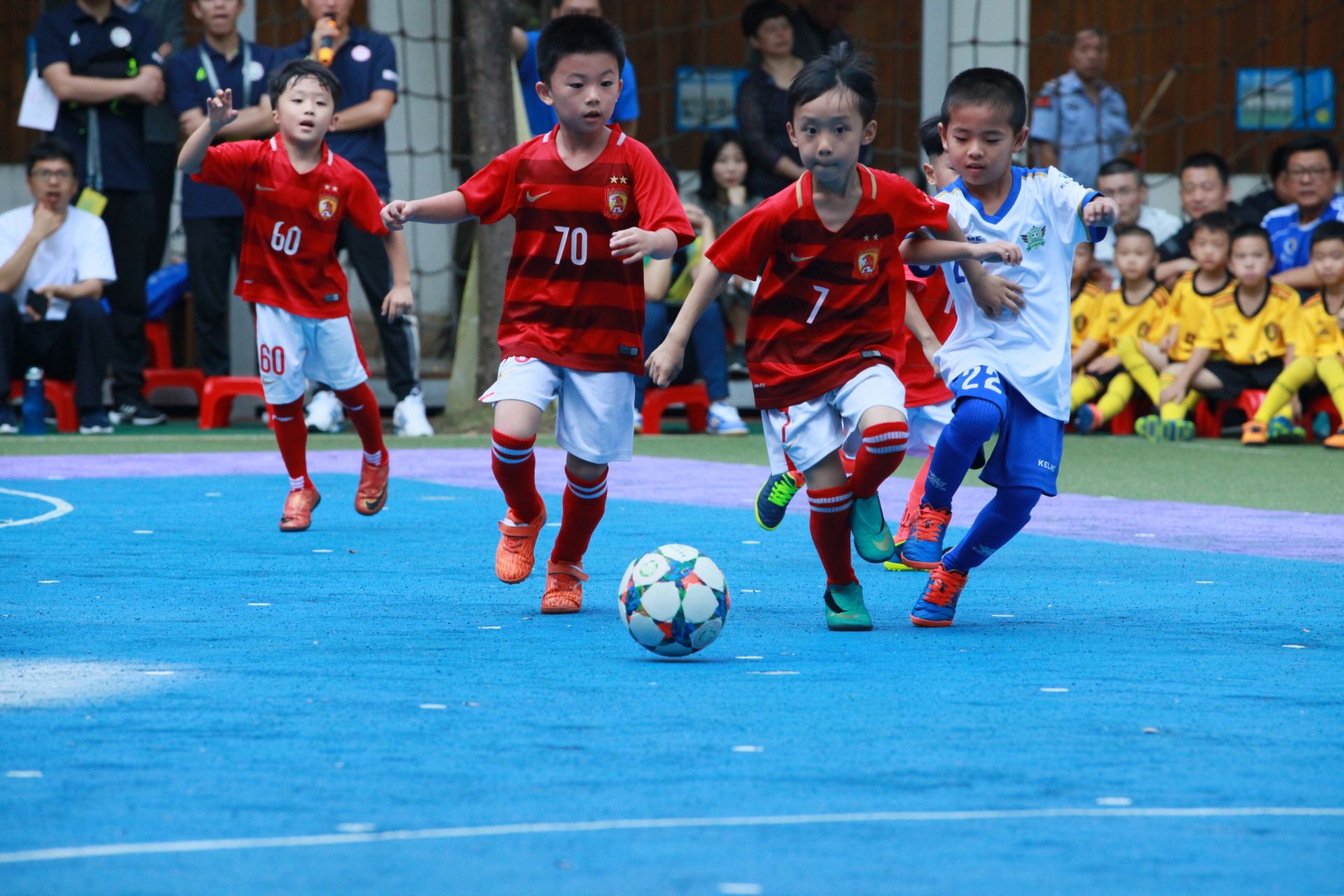 每体：伯纳乌改造极其成功，但也有噪声污染与停车场建设问题（每体：伯纳乌改造成绩显著，噪声与停车配套问题仍待解决）