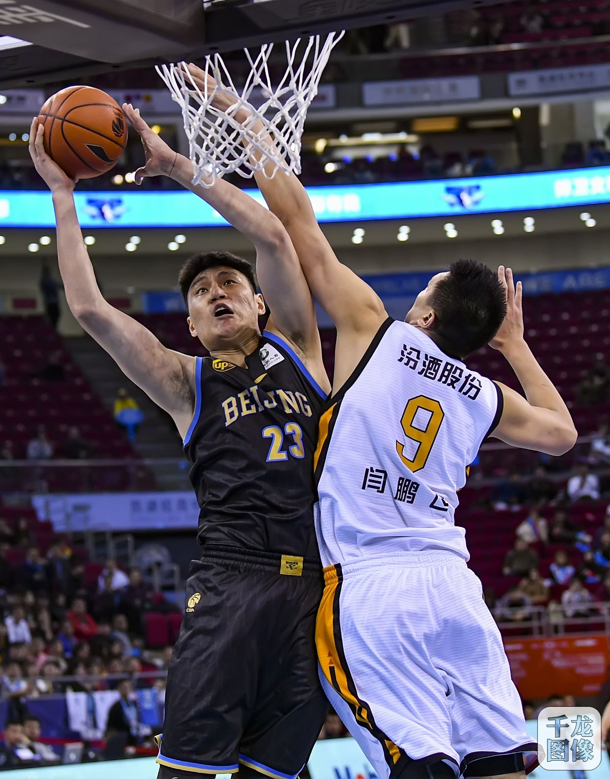 篮球新视野｜防守稀烂是黑点？超级砍分机器东契奇真夺不了冠吗（篮球新视角｜防守短板拖后腿？超级得分手东契奇真的无缘总冠军？）