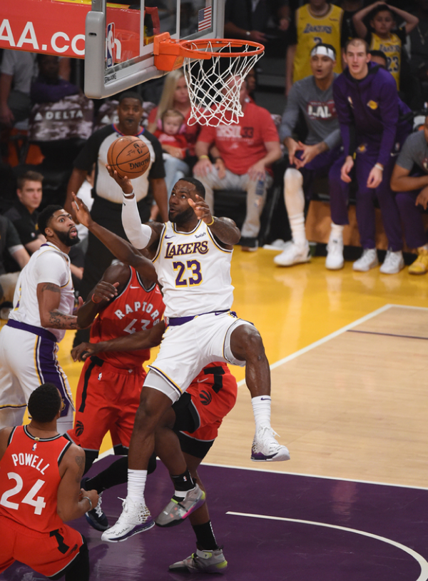 中国冰壶男队取得冬奥落选赛4连胜（中国男子冰壶队在冬奥落选赛豪取四连胜）