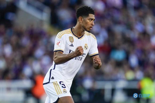 进攻相当高效！狄龙11中8&三分5中3拿到22分5板3助 首节独得12分（火力全开！狄龙11投8中、三分5投3中砍下22分5板3助，首节独取12分）