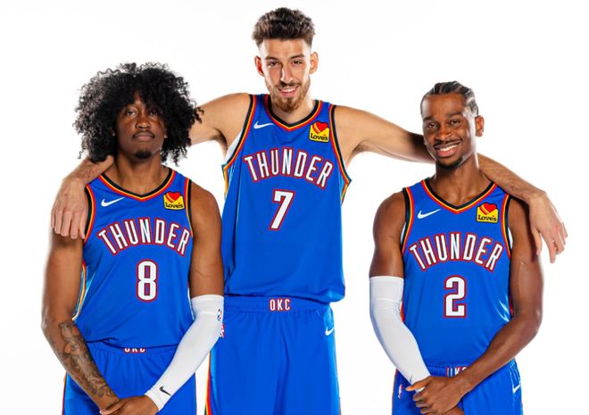 西媒：莱万向费内巴切索要2年半合同，已拒绝1年半的合同（西媒：莱万寻求与费内巴切签约两年半，已拒绝一年半合同）