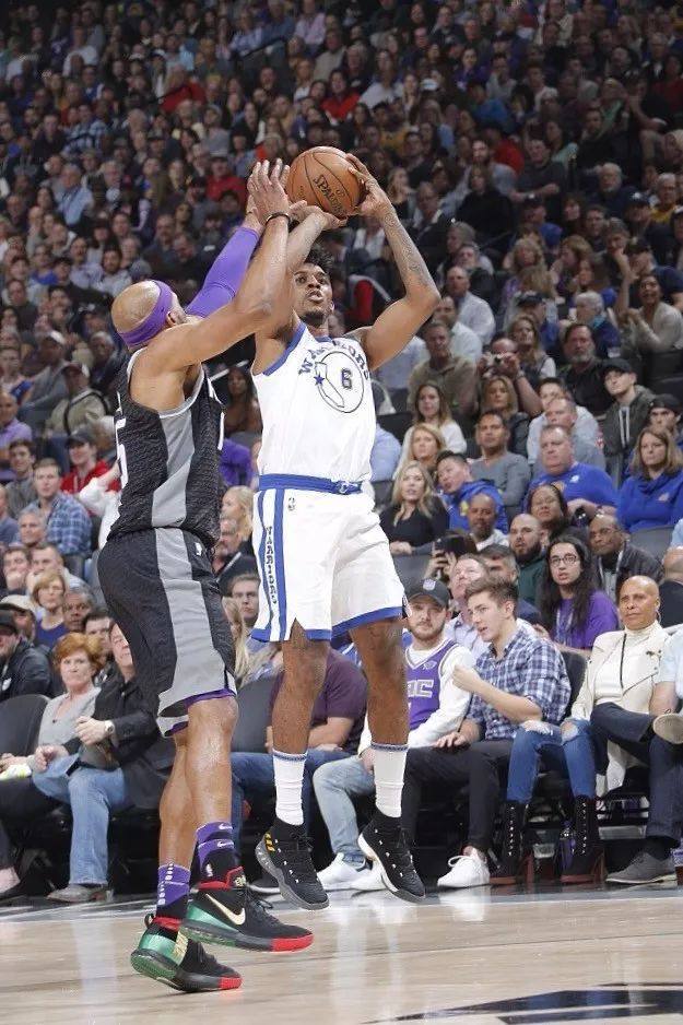 英超赛程提醒：切尔西对阵曼联,（英超焦点对决：切尔西迎战曼联）