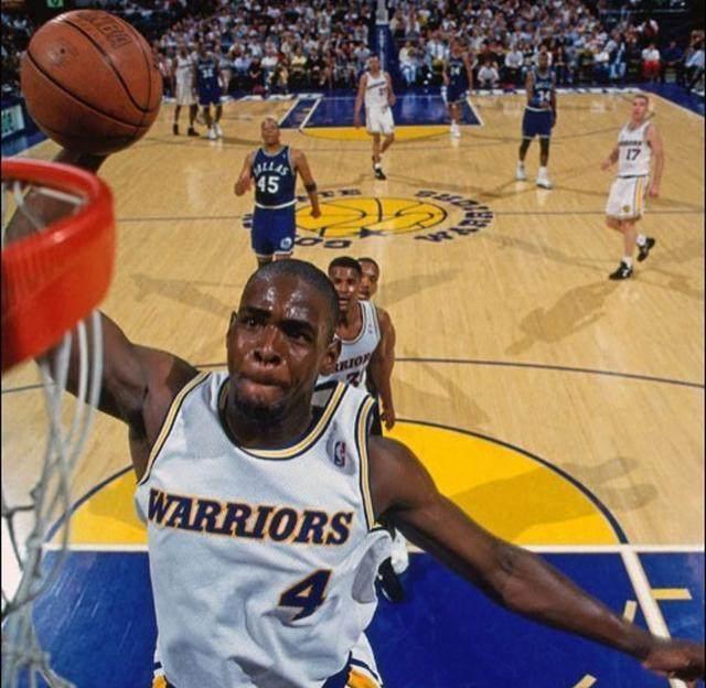 英媒：利雅得新月有意萨拉赫，利物浦对他的未来持开放态度（英媒：利雅得新月想签萨拉赫，利物浦对其去留持开放态度）