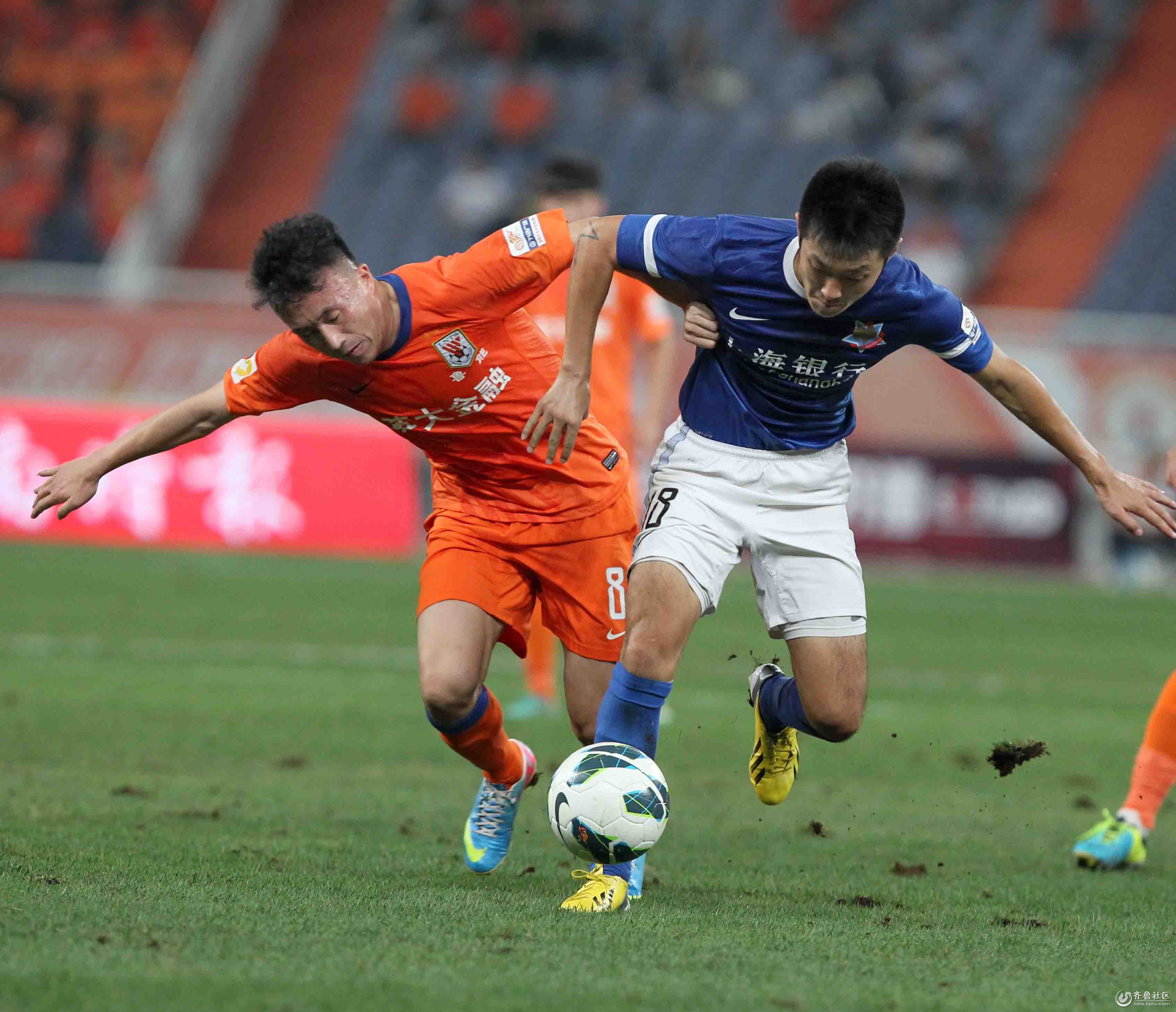 曼联主场迎战西汉姆联，两队均形势不佳，曼联有望取胜。（曼联坐镇老特拉福德迎战西汉姆，双方状态低迷，红魔更被看好取三分。）