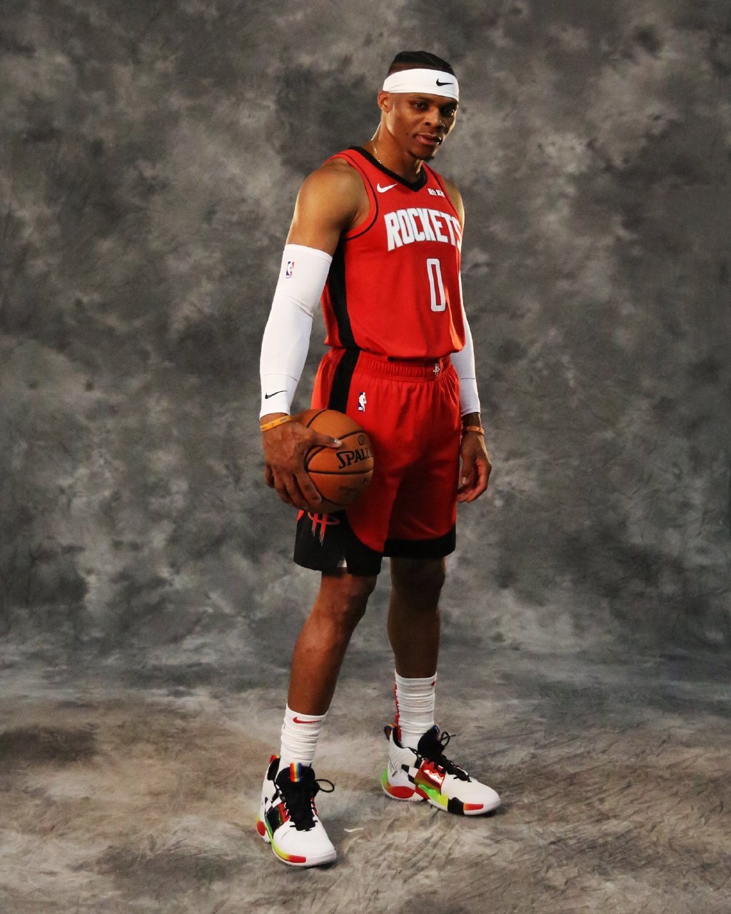 报价超十亿英镑，英媒：派拉蒙获得四年在英国的欧冠转播权（英媒：派拉蒙以超10亿英镑竞得英国欧冠四年转播权）