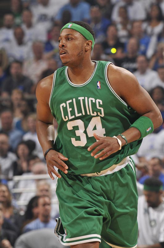 首夺年度最佳！登贝莱：努力终有回报，希望明年能再赢一次（首次加冕年度最佳！登贝莱：付出终见回报，盼明年再度夺魁）