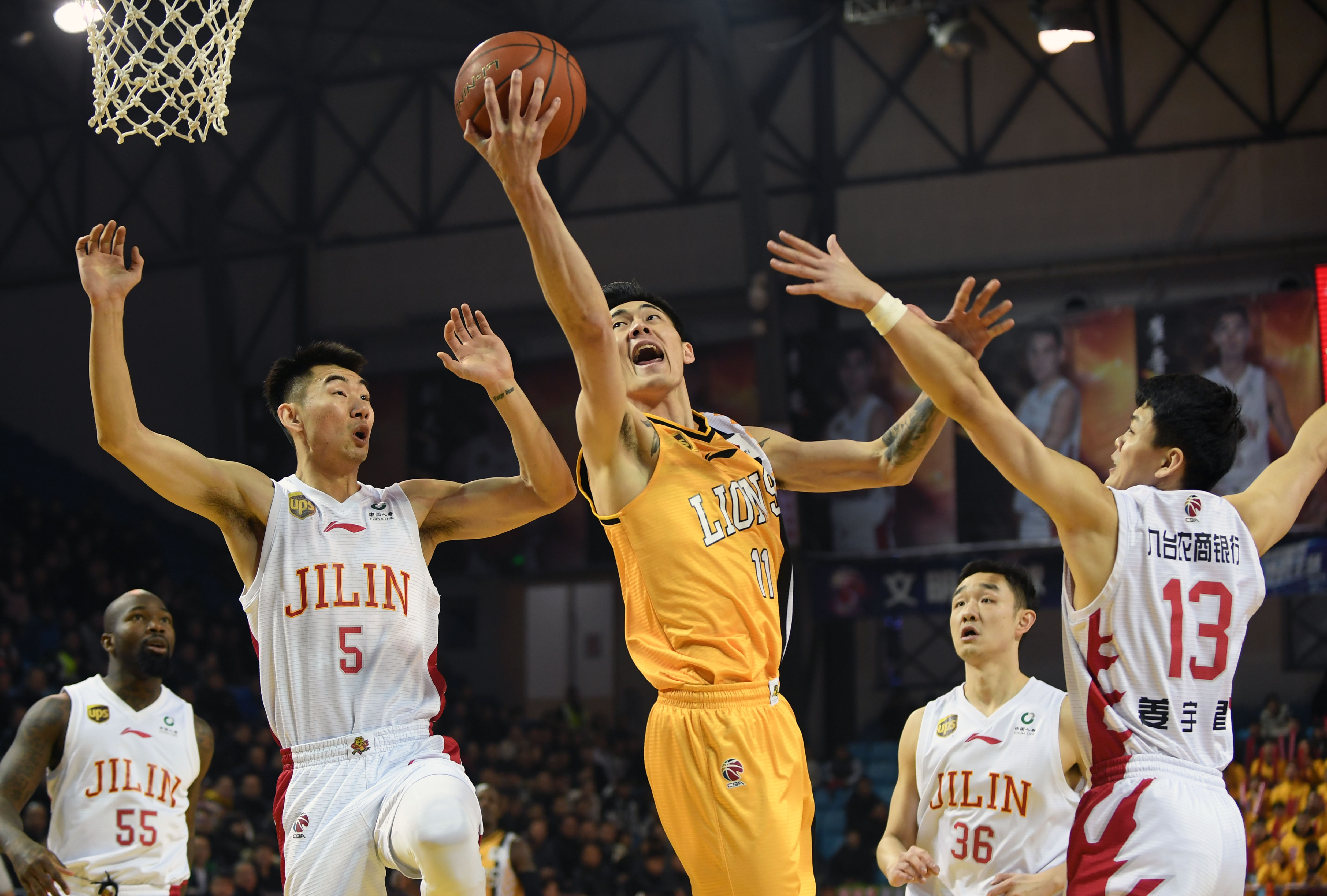 女足留洋球员沈梦露恢复场地训练，此前她因重伤缺阵9个月（重伤休战9个月后，留洋女足球员沈梦露重返场地训练）