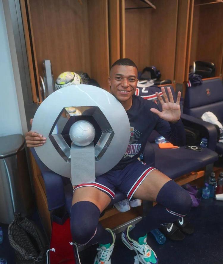 巴萨新星登场攻入制胜球（巴萨新星亮相斩获制胜一球）