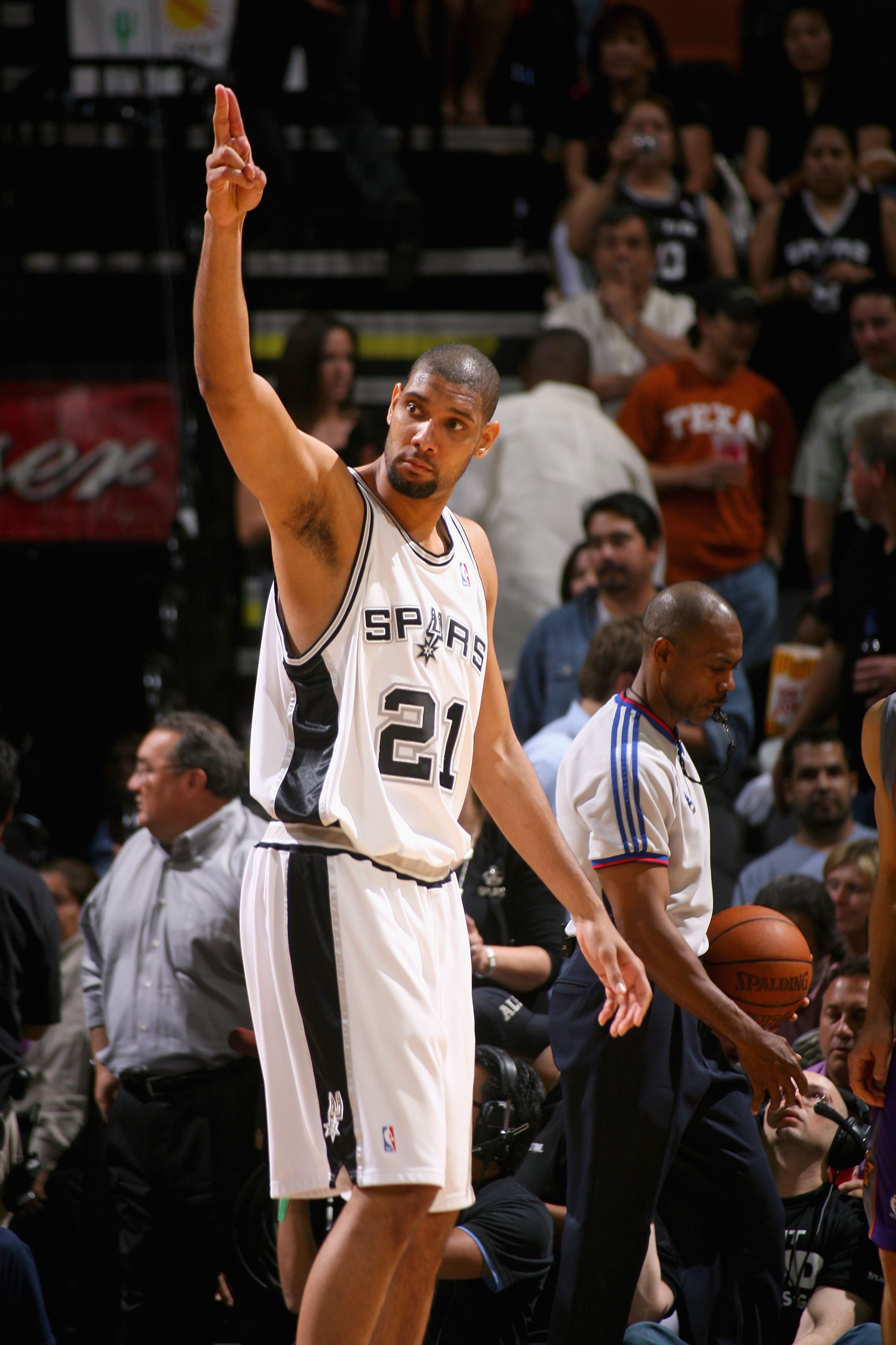 火箭双后卫组合打出赛季最佳（火箭后场双枪打出本季最佳表现）