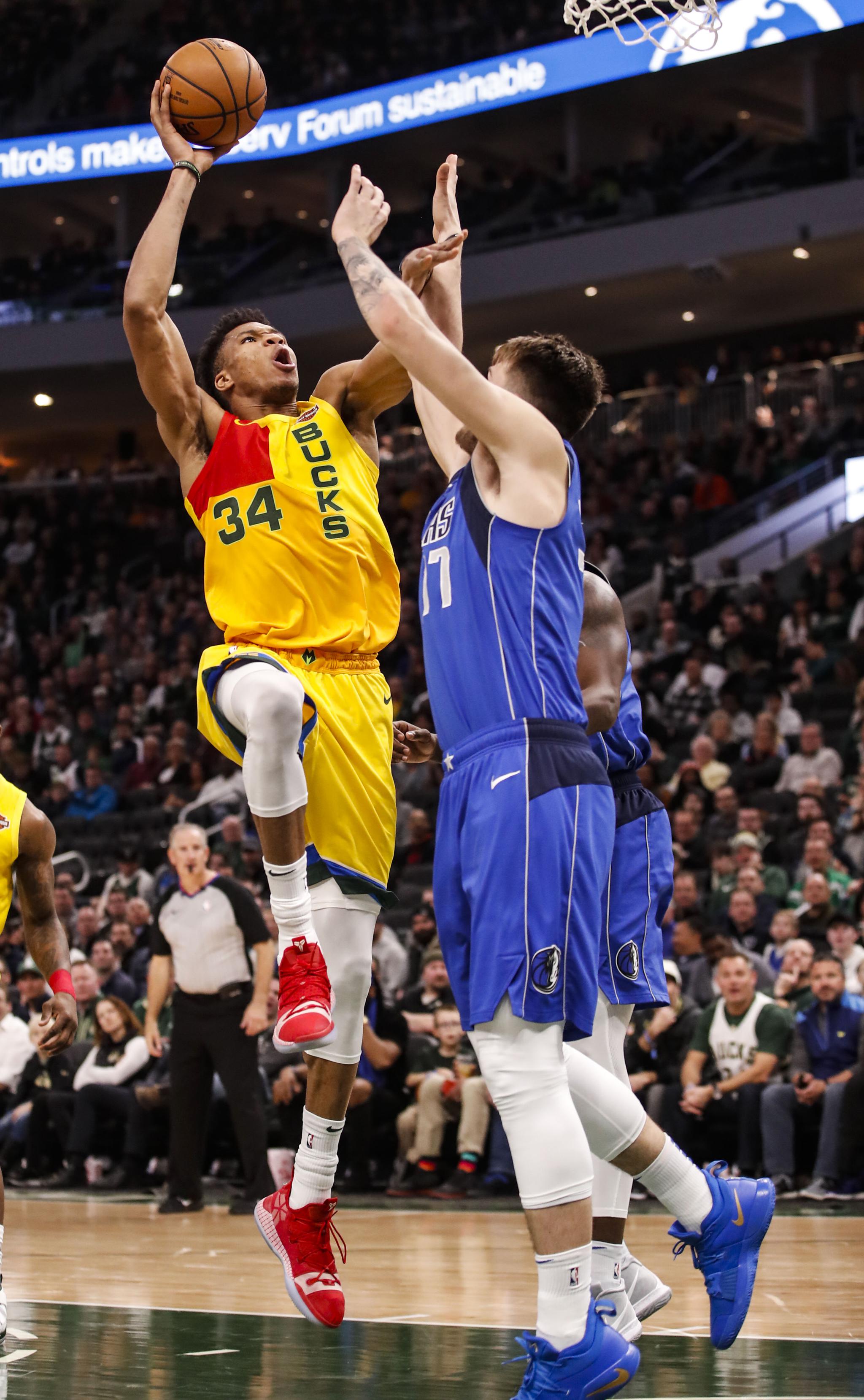 塞尔塔打入第二球后，伯纳乌球场响起嘘声和口哨声（塞尔塔再度破门，伯纳乌嘘声与口哨四起）