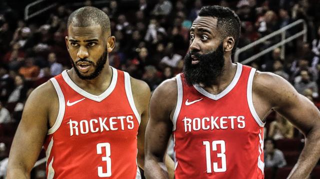 如何在野球场成为全场焦点？（如何在野球场脱颖而出，吸引全场目光？）