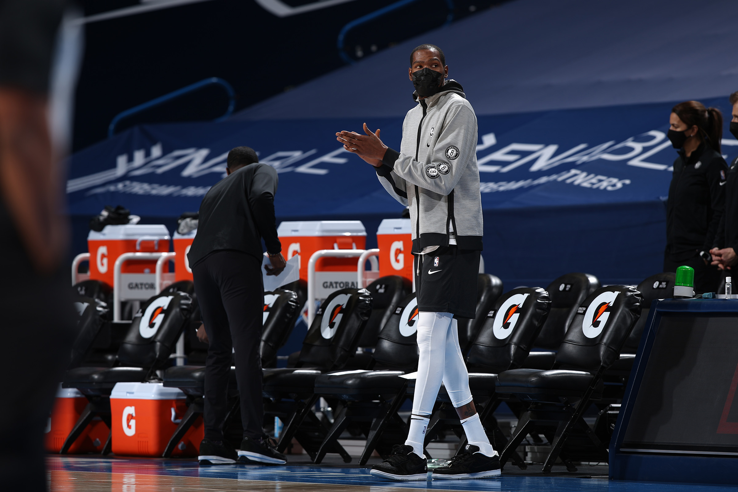 跟队：阿拉巴确定离队吕迪格或去沙特 皇马关注雅奎特 施洛特贝克（队记：阿拉巴确认离队，吕迪格或赴沙特；皇马关注雅奎特与施洛特贝克）