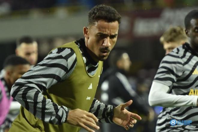 米体：霍伊伦像卡瓦尼或早期伊瓜因，对球队进攻端是锦上添花（米体：霍伊伦颇有卡瓦尼与早期伊瓜因之风，为球队进攻如虎添翼）