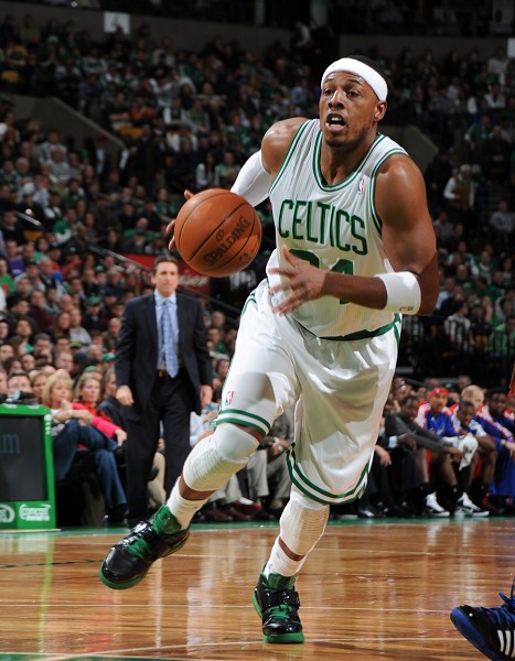 世体：费尔明今天将接受检查确定周末能否上场，预计欧冠复出（世体：费尔明今日接受检查评估周末能否出战，欧冠预计复出）