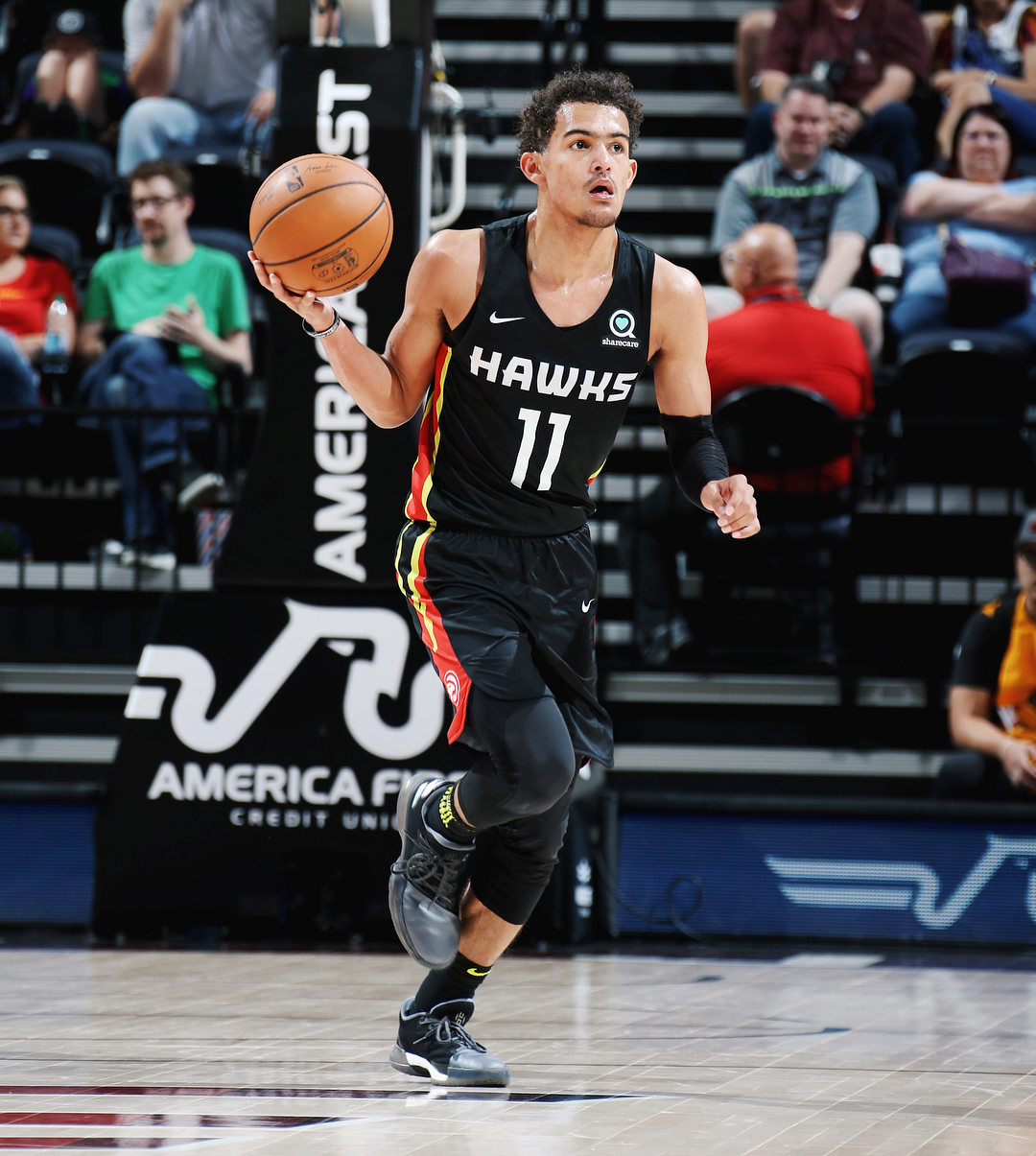 记者：曼联领跑谢什科争夺战，莱比锡要价7500万欧+浮动（曼联在谢什科争夺战中暂居领先，莱比锡标价7500万欧外加浮动条款）