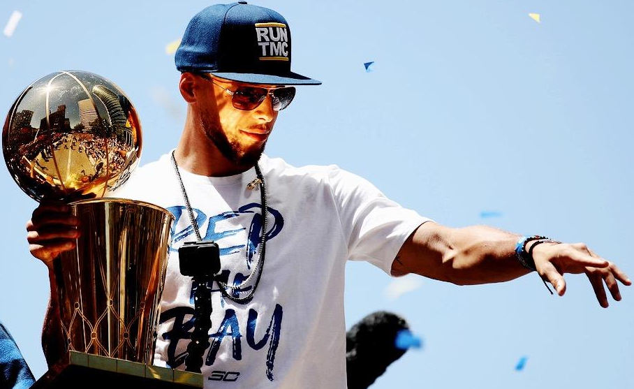 前意甲裁判谈DV9点球被吹：他和防守球员互有拉扯，都不犯规（前意甲裁判评DV9点球被取消：与后卫互相拉扯，均不构成犯规）