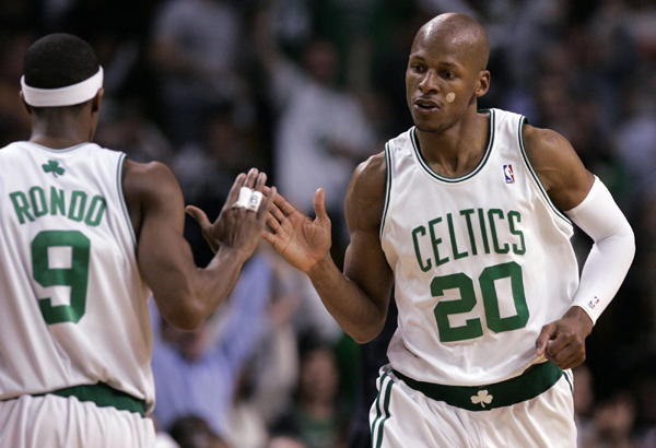 太阳报：麦克托米奈领意甲最佳球员奖，被女友透视着装抢风头（太阳报：麦克托米奈加冕意甲最佳，女友透视穿搭抢尽风头）